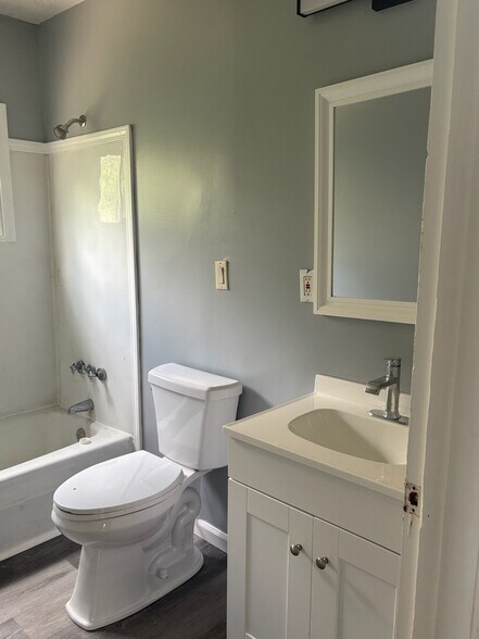 Building Photo - 2283 Hiawatha Park Dr