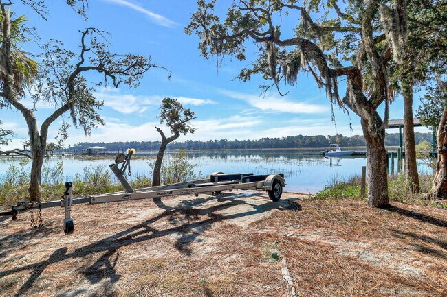 Building Photo - Private, Low Country Residence for Rent!