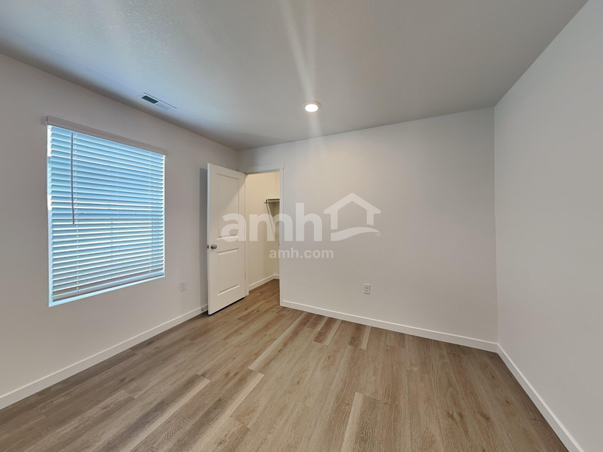 Building Photo - 26151 E Calhoun Pl