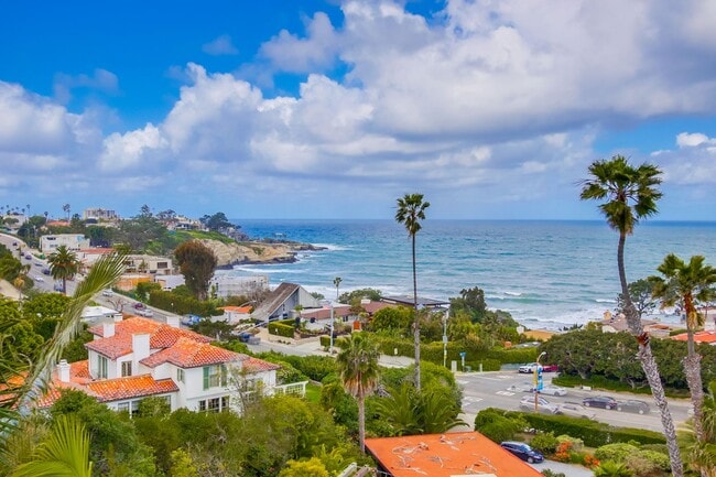 Building Photo - Gorgeous luxury flat with ocean view in La Jolla. Gustavo Lopez