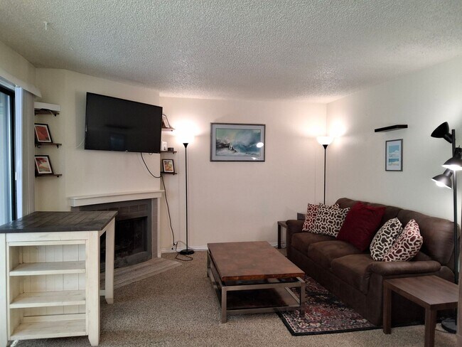 Building Photo - 3061 Lois Dr