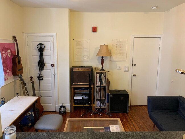 Building Photo - Amazing 1BR/1BA Apartment in University Ci...