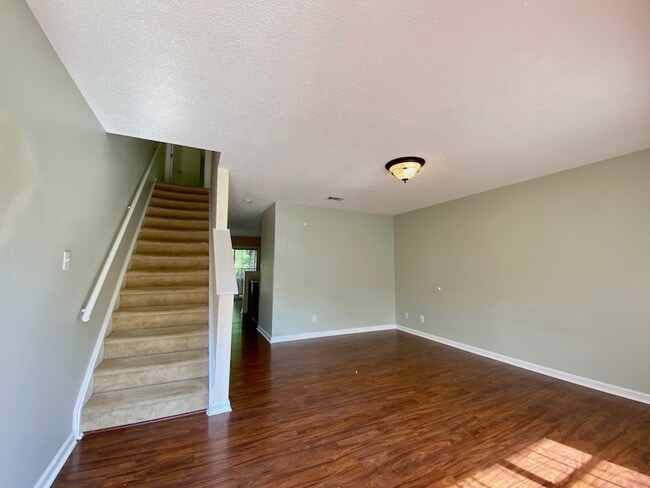 Building Photo - 2126 Alpine Rd