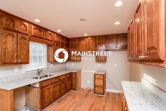 Building Photo - 4 Bedroom Pet-Friendly Home in Kennesaw, GA with Main Street Renewal