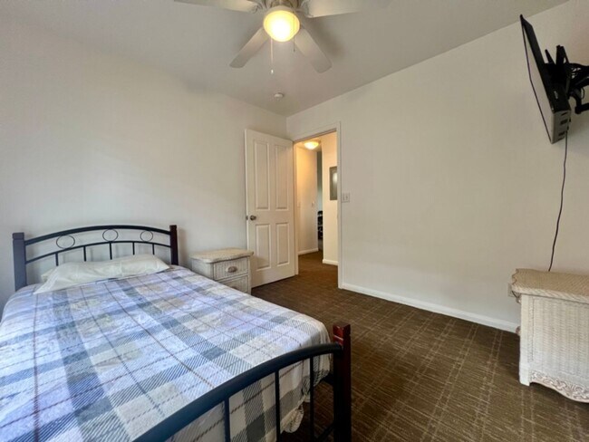 Building Photo - Furnished 3 Bedroom 2 bath Ali'i Lani Condo Top floor *Pet Friendly!