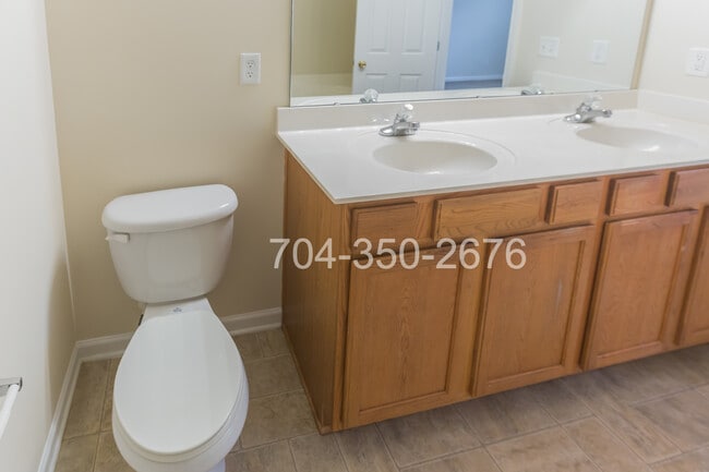 Building Photo - 1941 Pheasant Glen Rd