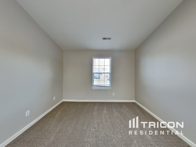 Building Photo - 4636 Queen Pierrette St