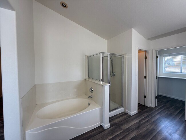 Building Photo - 4-bedroom two story home in Sylvan School ...