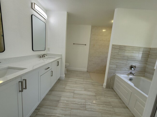 Building Photo - 1758 N Dovetail Dr