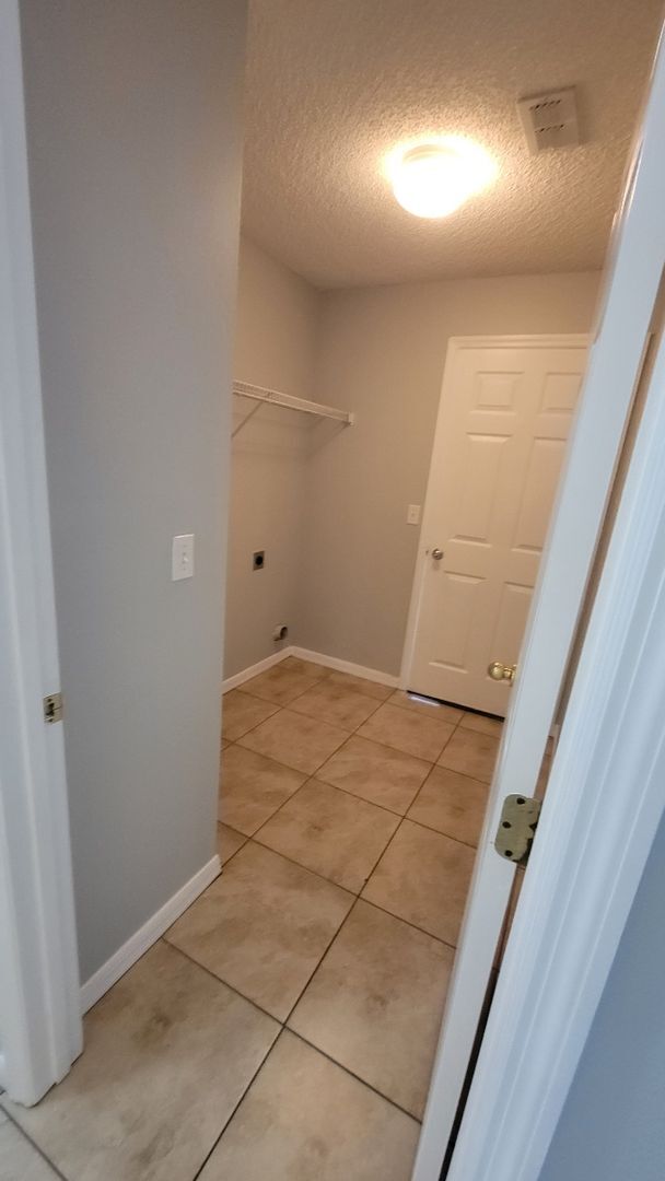 Building Photo - Beautiful 3 bedroom 2 bath home