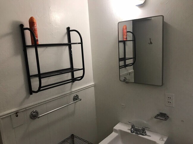 Building Photo - House for August Prelease with Easy Access to CU