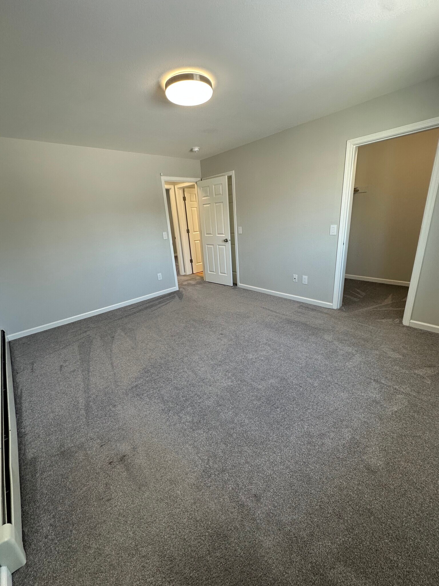 Building Photo - 1055 E Klatt Rd