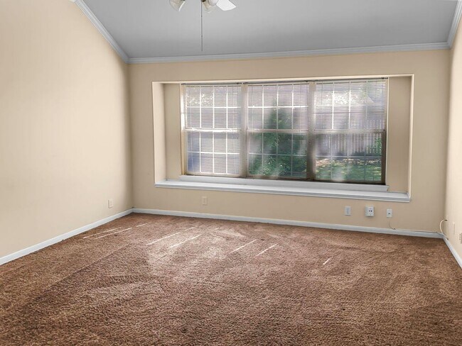 Building Photo - 1 story home, easy access to 281 & Airport
