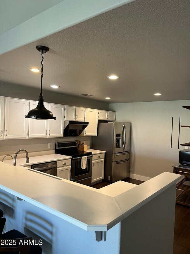 Building Photo - 725 S Cheri Lynn Dr