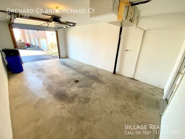 Building Photo - 402 Orchard Ct