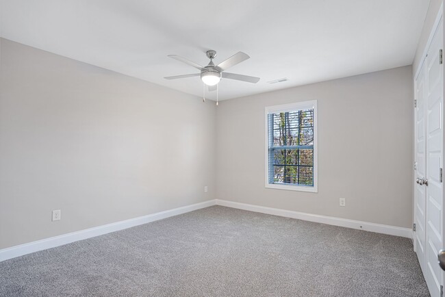 Building Photo - 22 Highland Blf Wy
