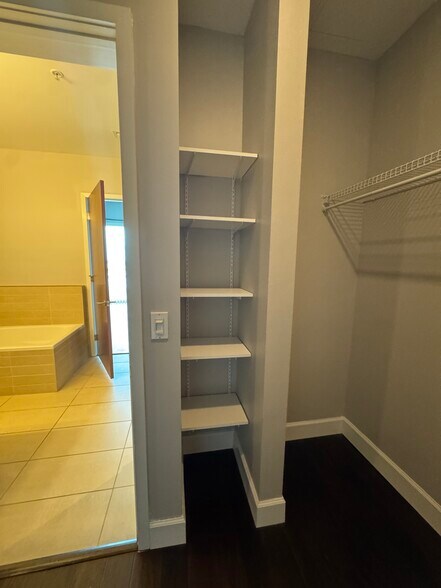 Building Photo - 912 Channelside Dr