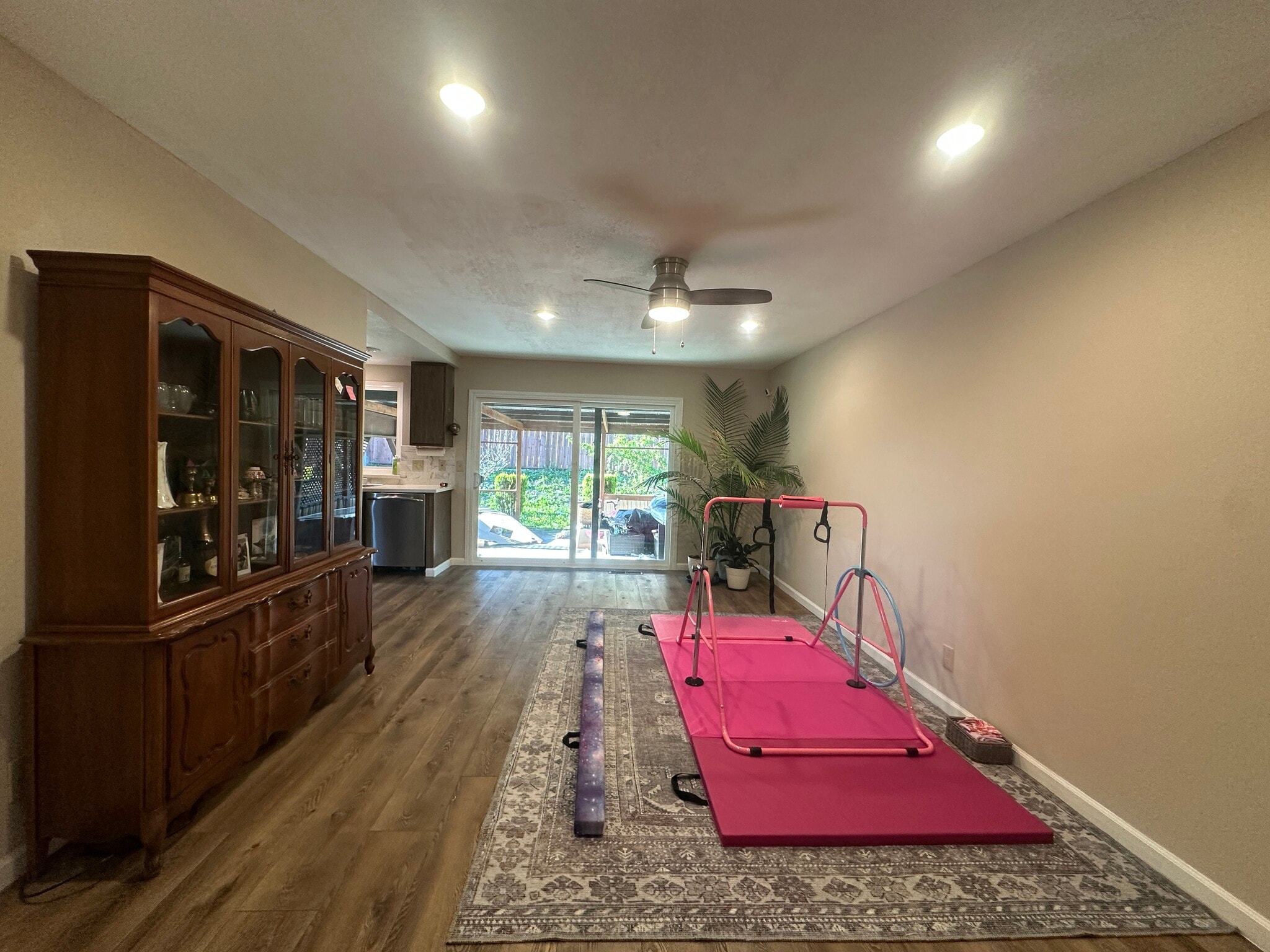 Building Photo - 1465 Madrone Way