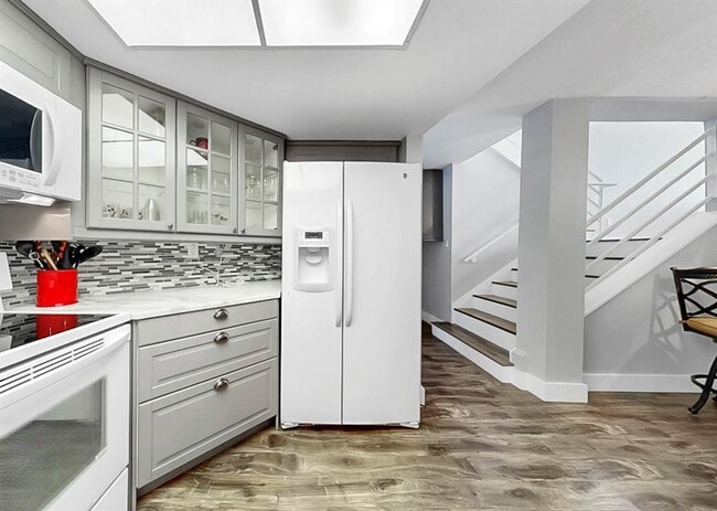 Building Photo - 6504 Surfside Blvd