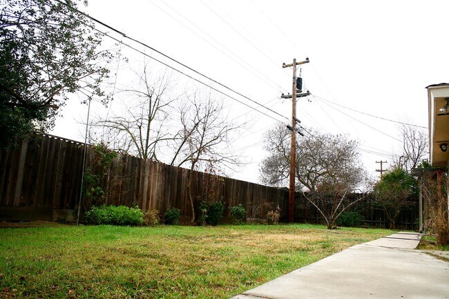 Building Photo - 898 W San Gabriel Ave