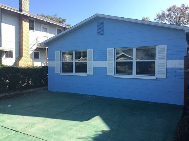 Building Photo - 214 12th Ave N