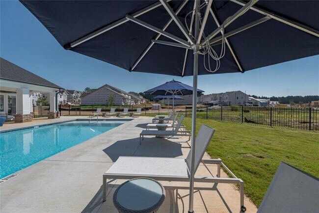 Building Photo - 10 American Ave