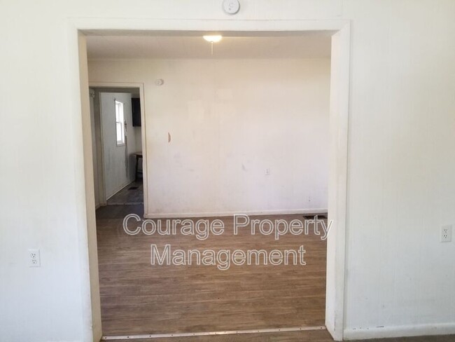 Building Photo - 109 Chestnut St