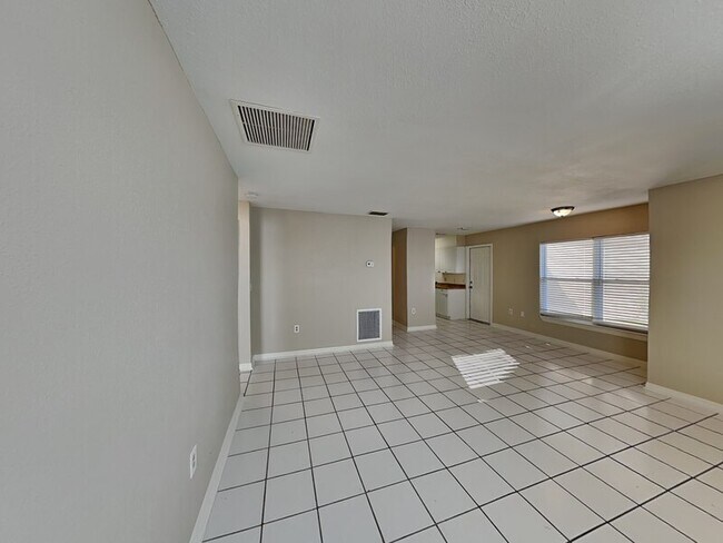 Building Photo - 3073 Willow Bend Blvd