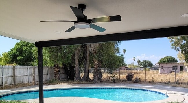 Building Photo - Stunning Completely remodeled 4-bedroom wi...