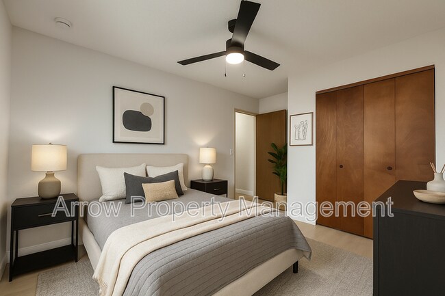 Building Photo - 515 W Saunders Ave