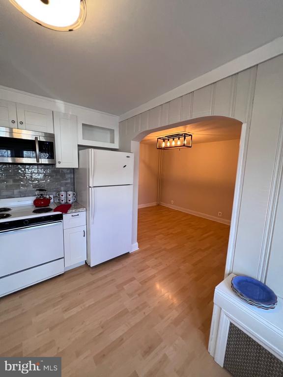 Building Photo - 629 White Horse Ave