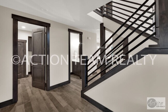 Building Photo - Beautiful Townhome in Huntsville