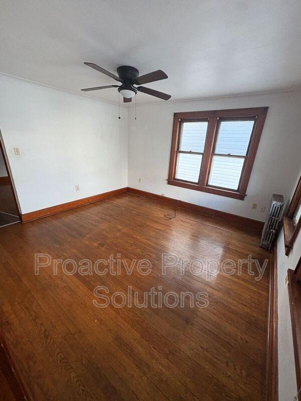 Building Photo - 532 Alder St