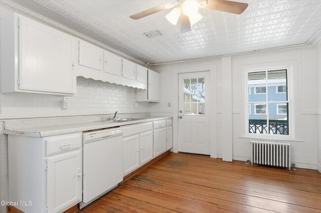 Building Photo - 106 Lawrence St