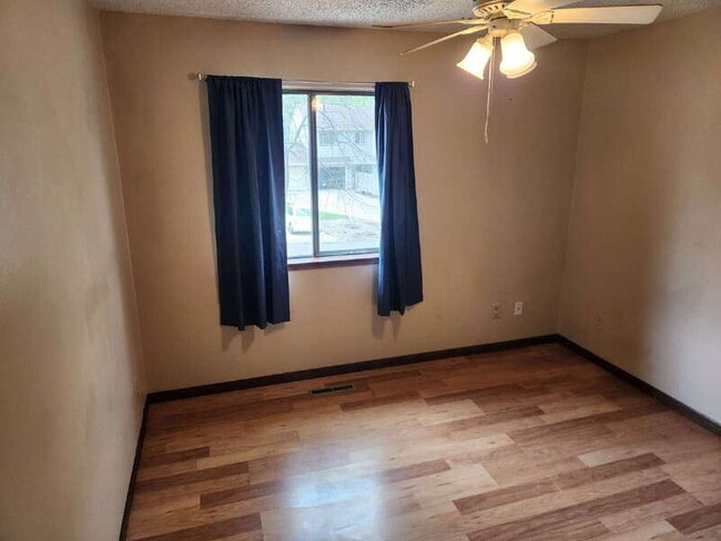 Building Photo - 926 Breezewood Cir