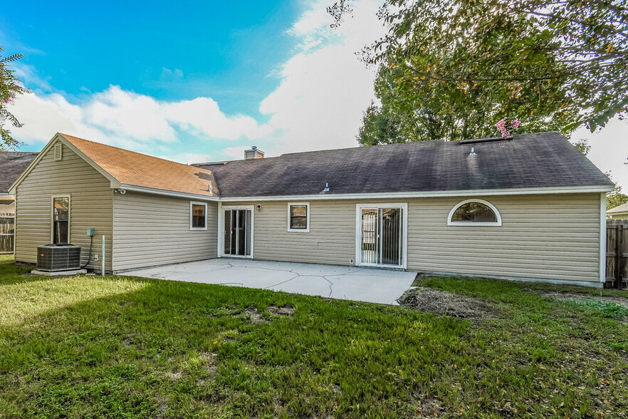 Building Photo - 1384 Rose Hill Dr E