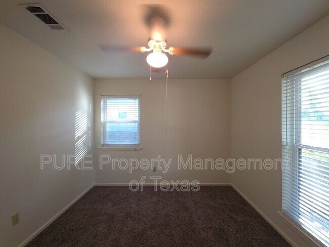 Building Photo - 304 McClendon Dr