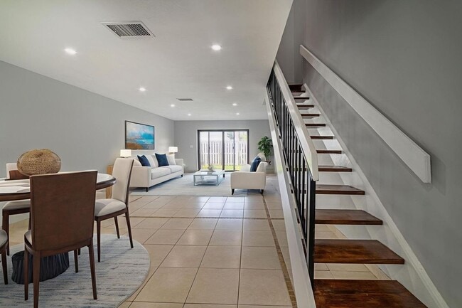 Building Photo - 2720 S Oakland Forest Dr