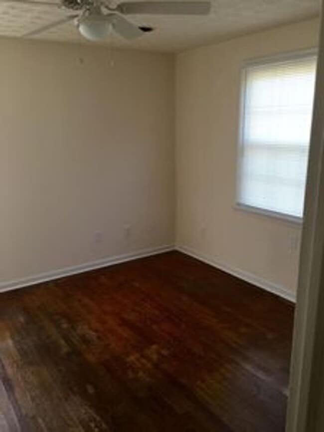 Building Photo - 2210 Shirleydale Ave