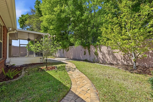 Building Photo - 2348 Cummings Dr