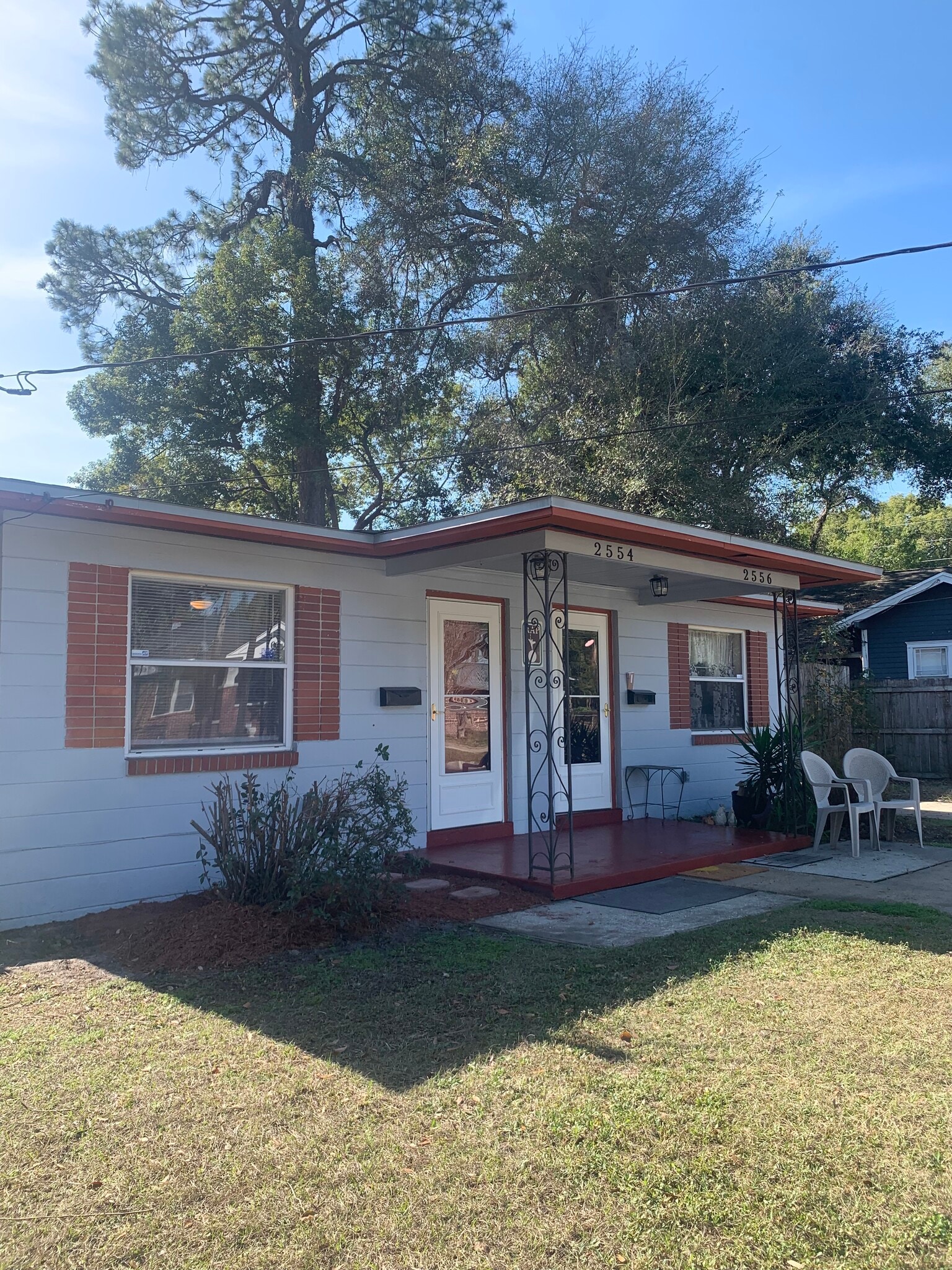 great area - 2554 Ernest St