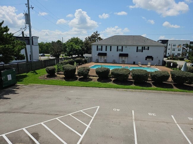 Building Photo - 2258 Lebanon Pike
