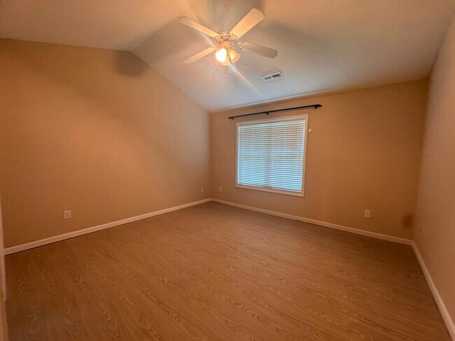 Building Photo - 547 Lockwood Dr