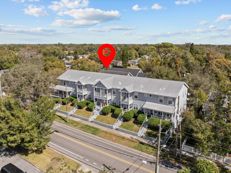 Building Photo - 945 N Fern Creek Ave