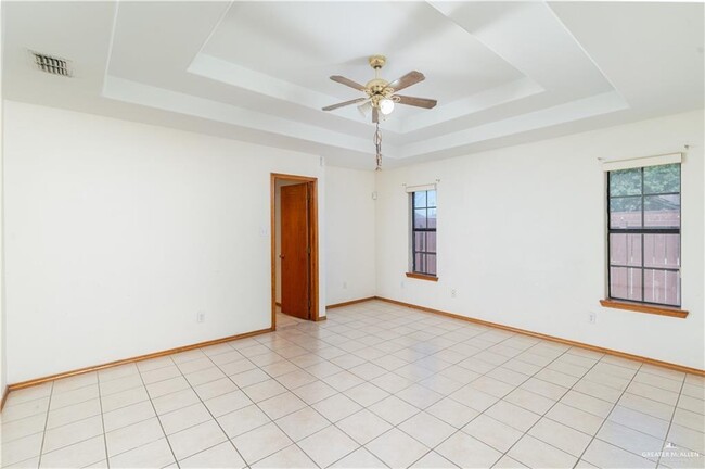 Building Photo - 8 E Ivy Ave