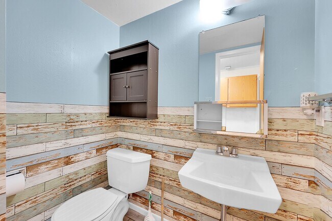 Building Photo - 4220 Edwinstowe Ave