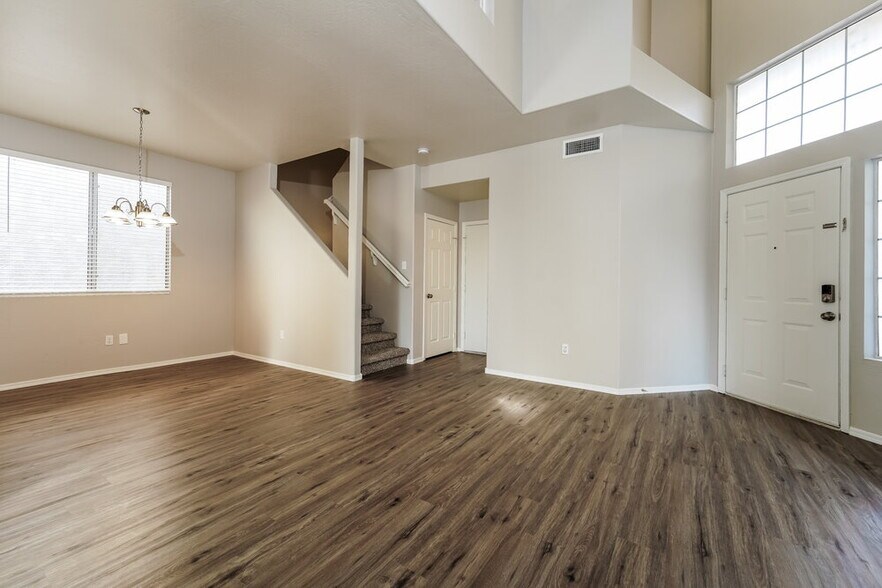Building Photo - 2151 E Briarwood Terrace