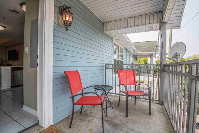 Building Photo - Knoxville 37916 - 3 bedroom, 2 bath condo in UT area, Short term rental considered @ $3400 a mont...