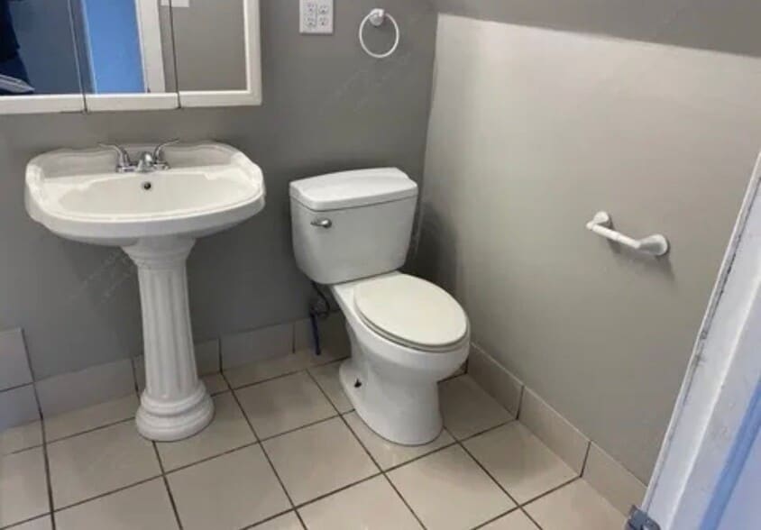 Building Photo - 1623 4th Ave