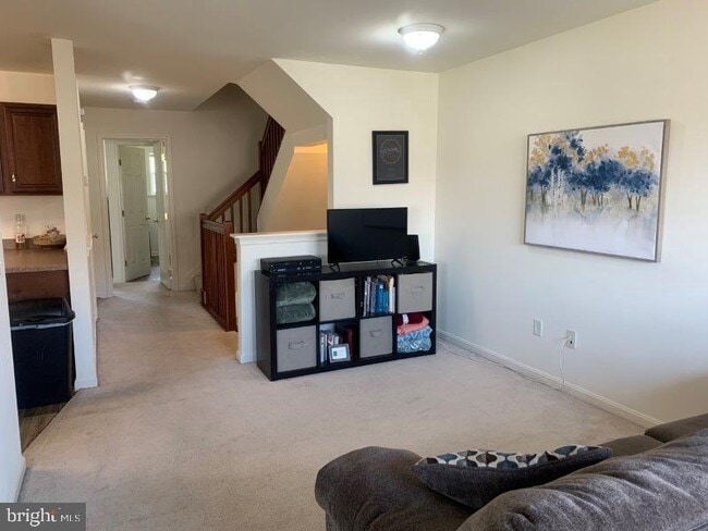 Building Photo - 275 Thrush Dr